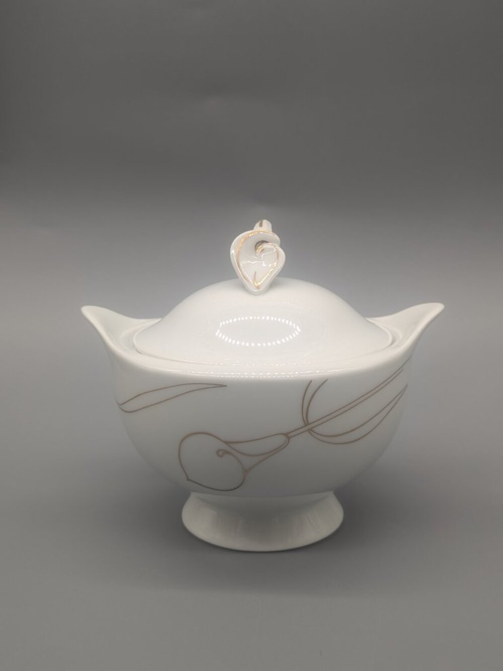 Mikasa Gold Classic White Lily Sugar Bowl with Lid Designed by Helena Uglow